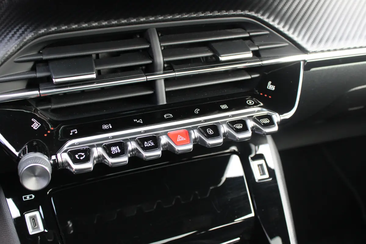 EV GT Pack 50 kWh | Fase 3 laden | SOH 89,5% | Panoramadak | Navigatie | Camera | Stoelverwarming | NL auto | 1e Eigenaar |