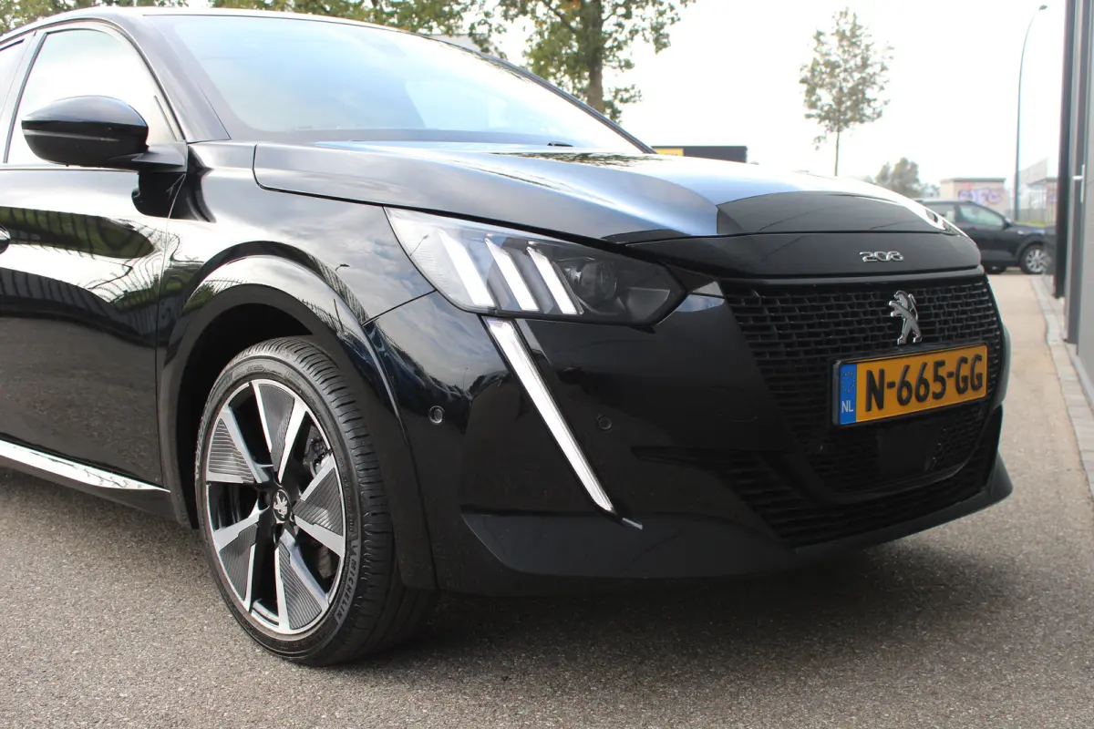 EV GT Pack 50 kWh | Fase 3 laden | SOH 89,5% | Panoramadak | Navigatie | Camera | Stoelverwarming | NL auto | 1e Eigenaar |