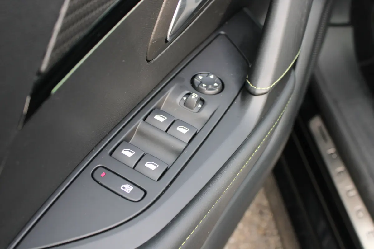 EV GT Pack 50 kWh | Fase 3 laden | SOH 89,5% | Panoramadak | Navigatie | Camera | Stoelverwarming | NL auto | 1e Eigenaar |