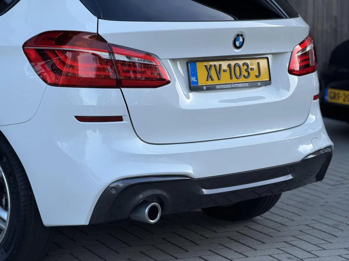 218i High Executive Edition | M-SPORT | H&K | HEAD-UP | NL-AUTO | FACELIFT