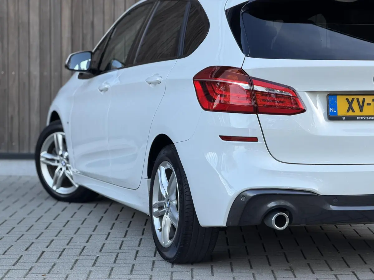 218i High Executive Edition | M-SPORT | H&K | HEAD-UP | NL-AUTO | FACELIFT