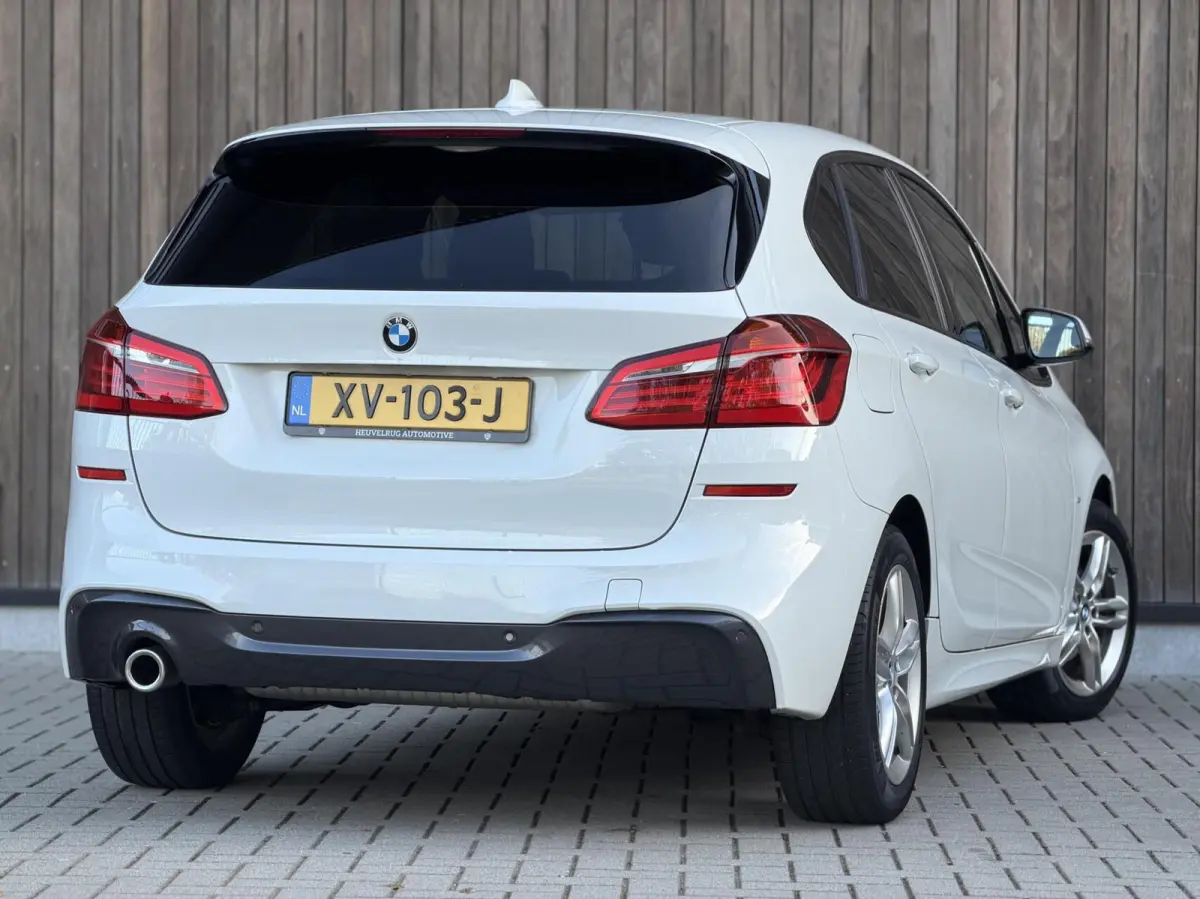 218i High Executive Edition | M-SPORT | H&K | HEAD-UP | NL-AUTO | FACELIFT