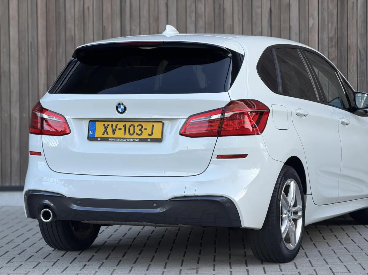 218i High Executive Edition | M-SPORT | H&K | HEAD-UP | NL-AUTO | FACELIFT