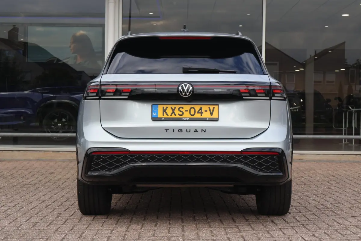 1.5 eHybrid 272pk R-Line | SoH 100% | Trekhaak | 360 Camera | Parkeersensoren