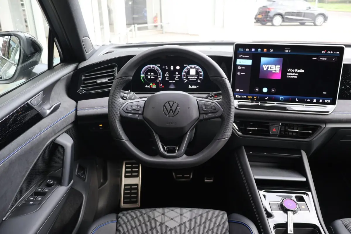 1.5 eHybrid 272pk R-Line | SoH 100% | Trekhaak | 360 Camera | Parkeersensoren