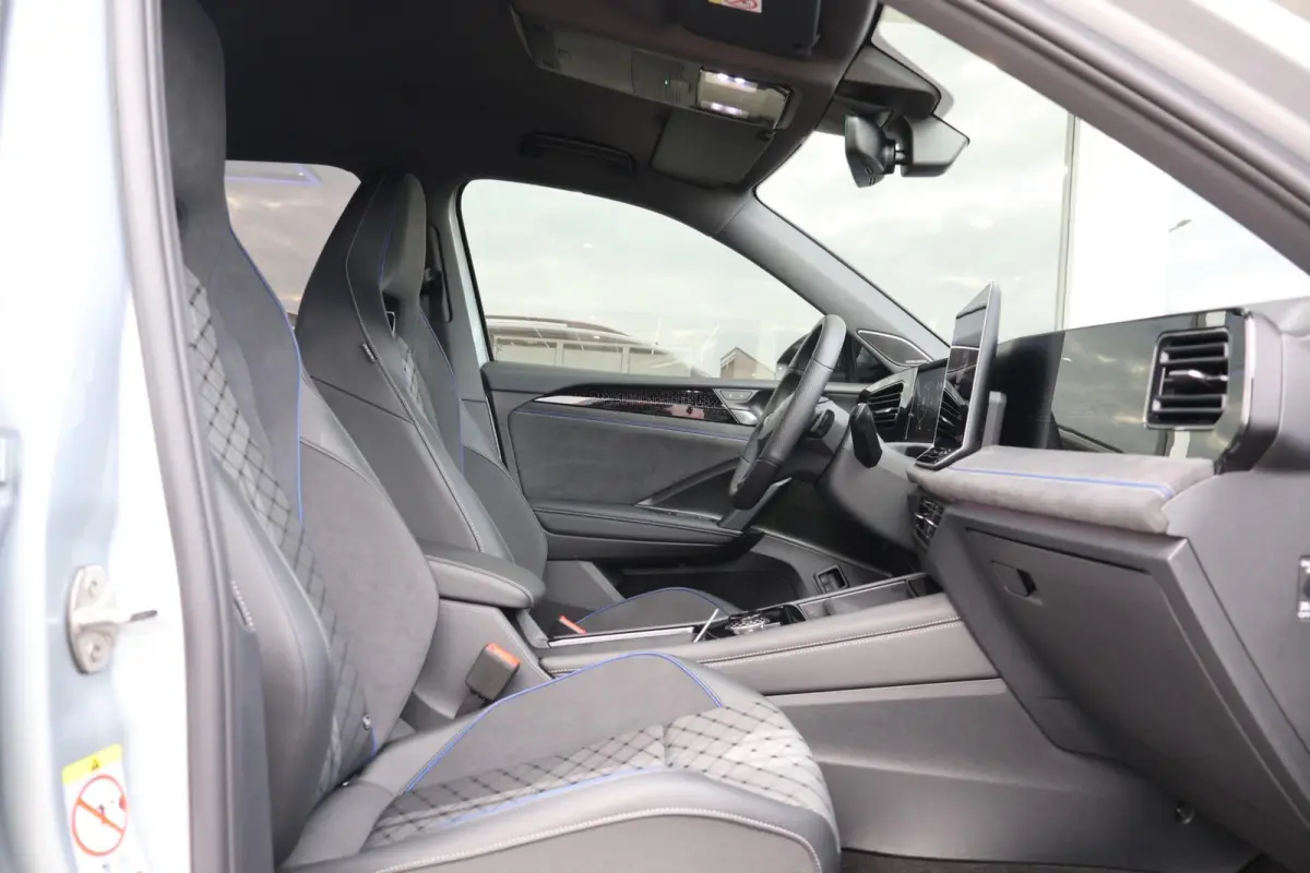 1.5 eHybrid 272pk R-Line | SoH 100% | Trekhaak | 360 Camera | Parkeersensoren