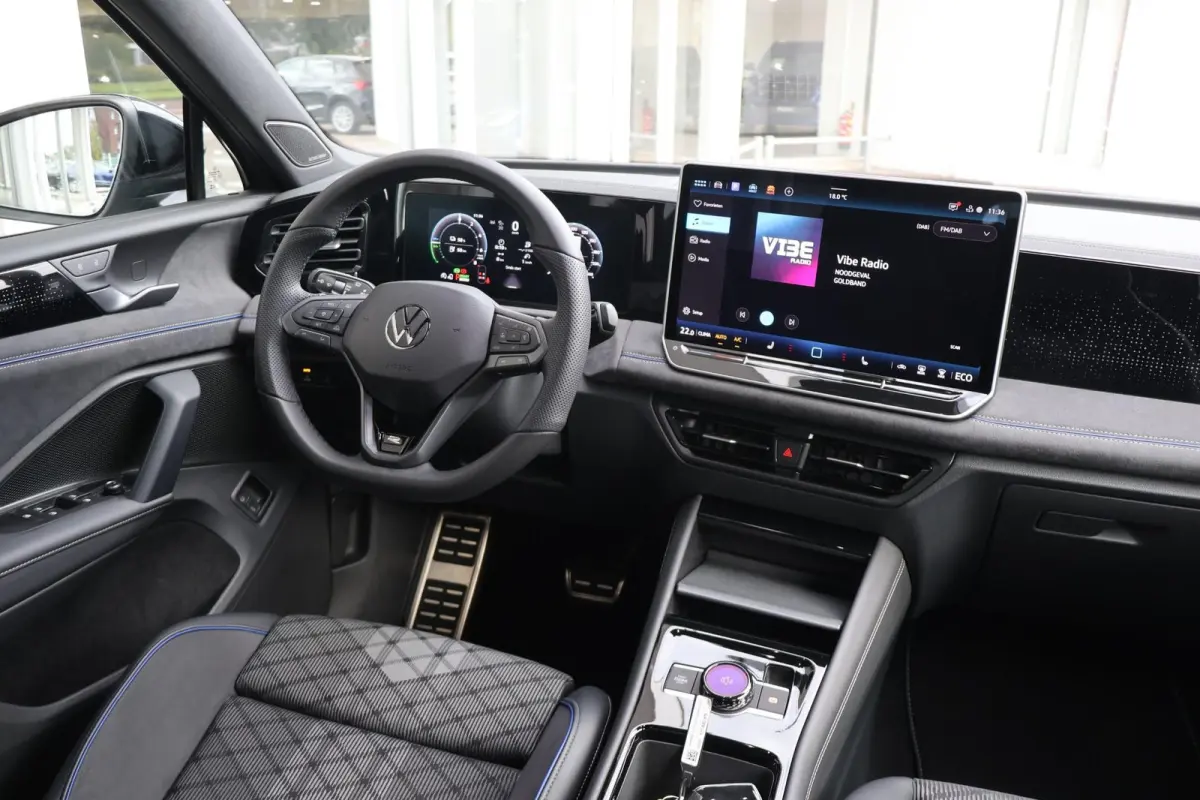 1.5 eHybrid 272pk R-Line | SoH 100% | Trekhaak | 360 Camera | Parkeersensoren