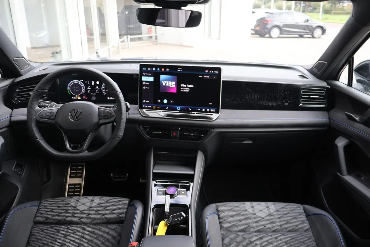 1.5 eHybrid 272pk R-Line | SoH 100% | Trekhaak | 360 Camera | Parkeersensoren