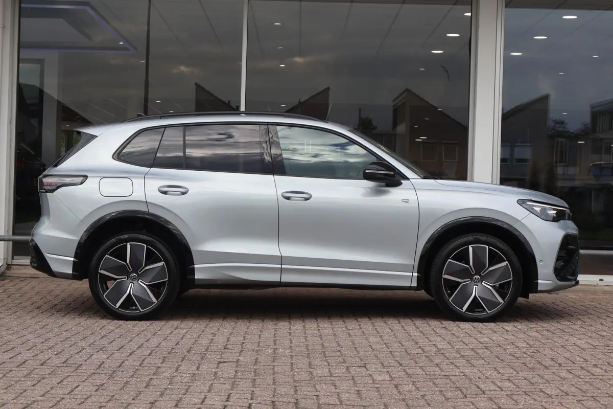 1.5 eHybrid 272pk R-Line | SoH 100% | Trekhaak | 360 Camera | Parkeersensoren