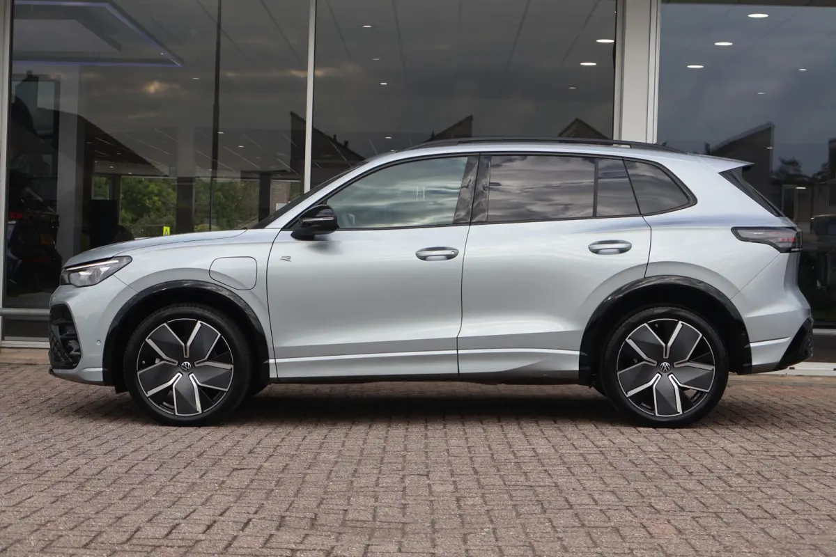 1.5 eHybrid 272pk R-Line | SoH 100% | Trekhaak | 360 Camera | Parkeersensoren
