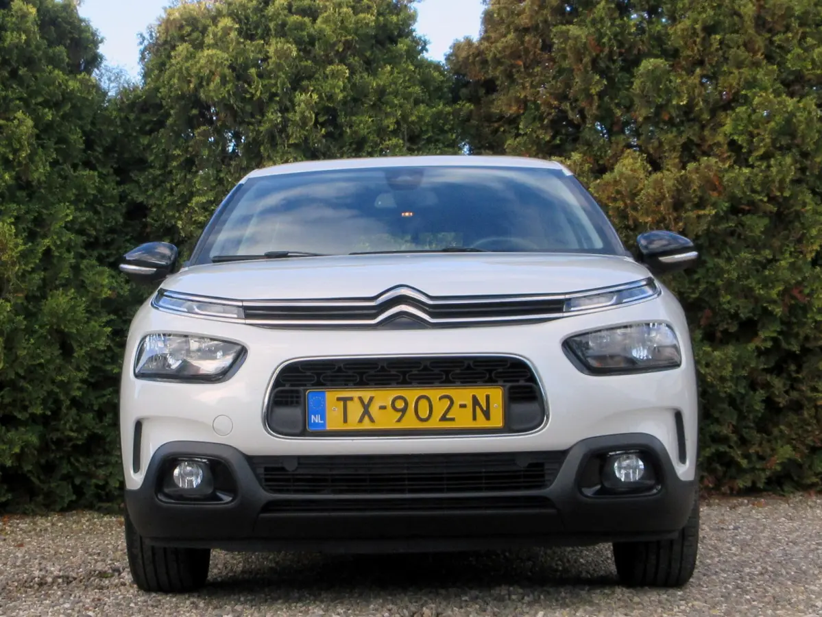 1.2 * Navigatie * Pdc * Carplay *