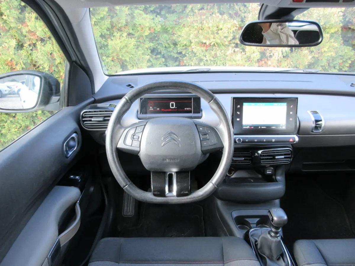1.2 * Navigatie * Pdc * Carplay *