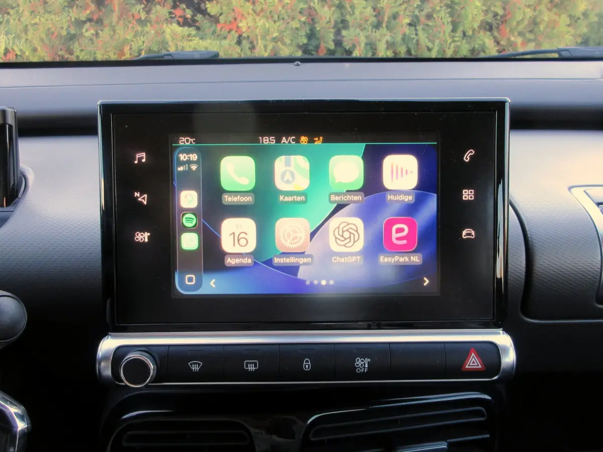 1.2 * Navigatie * Pdc * Carplay *