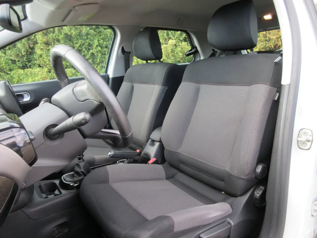 1.2 * Navigatie * Pdc * Carplay *