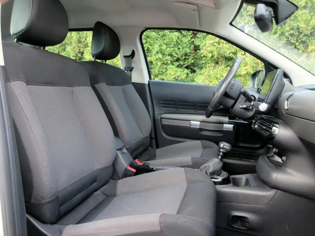 1.2 * Navigatie * Pdc * Carplay *