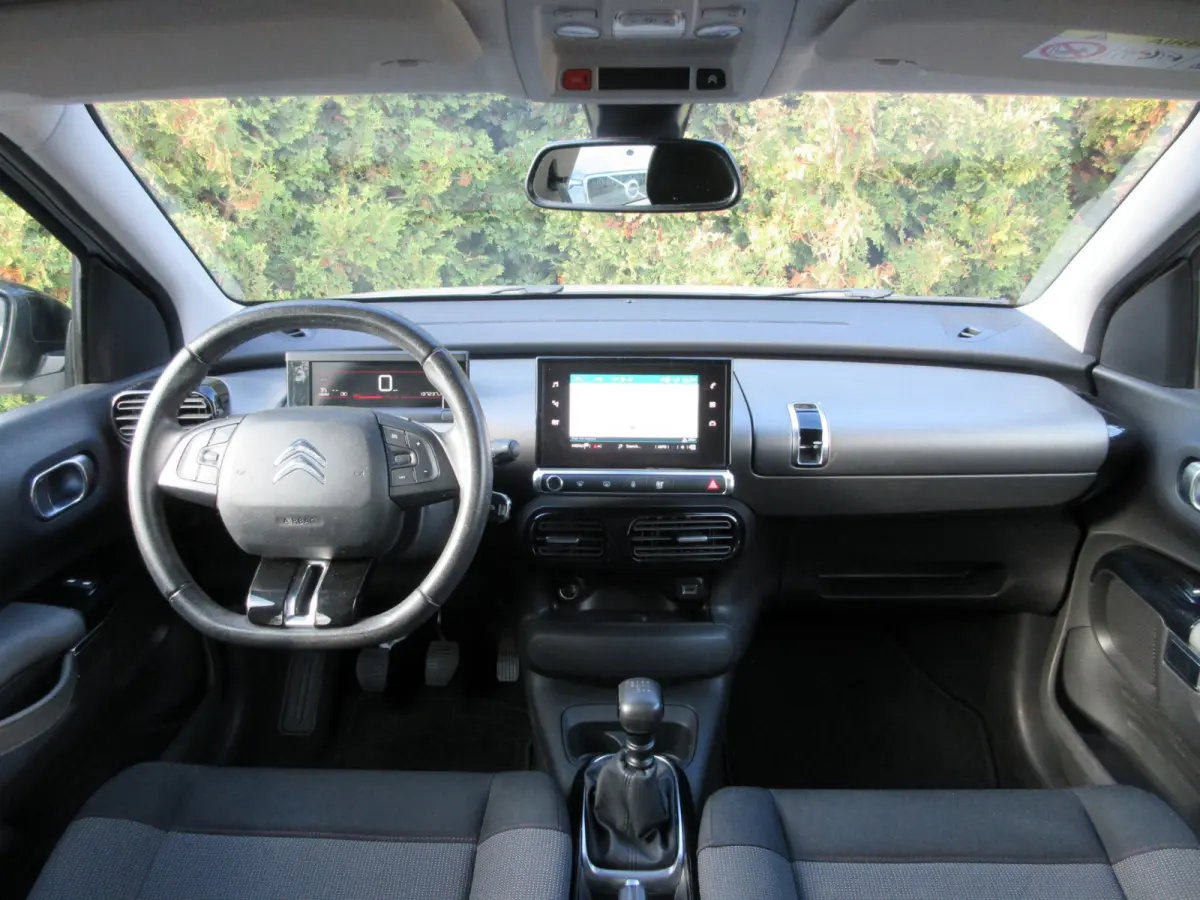 1.2 * Navigatie * Pdc * Carplay *