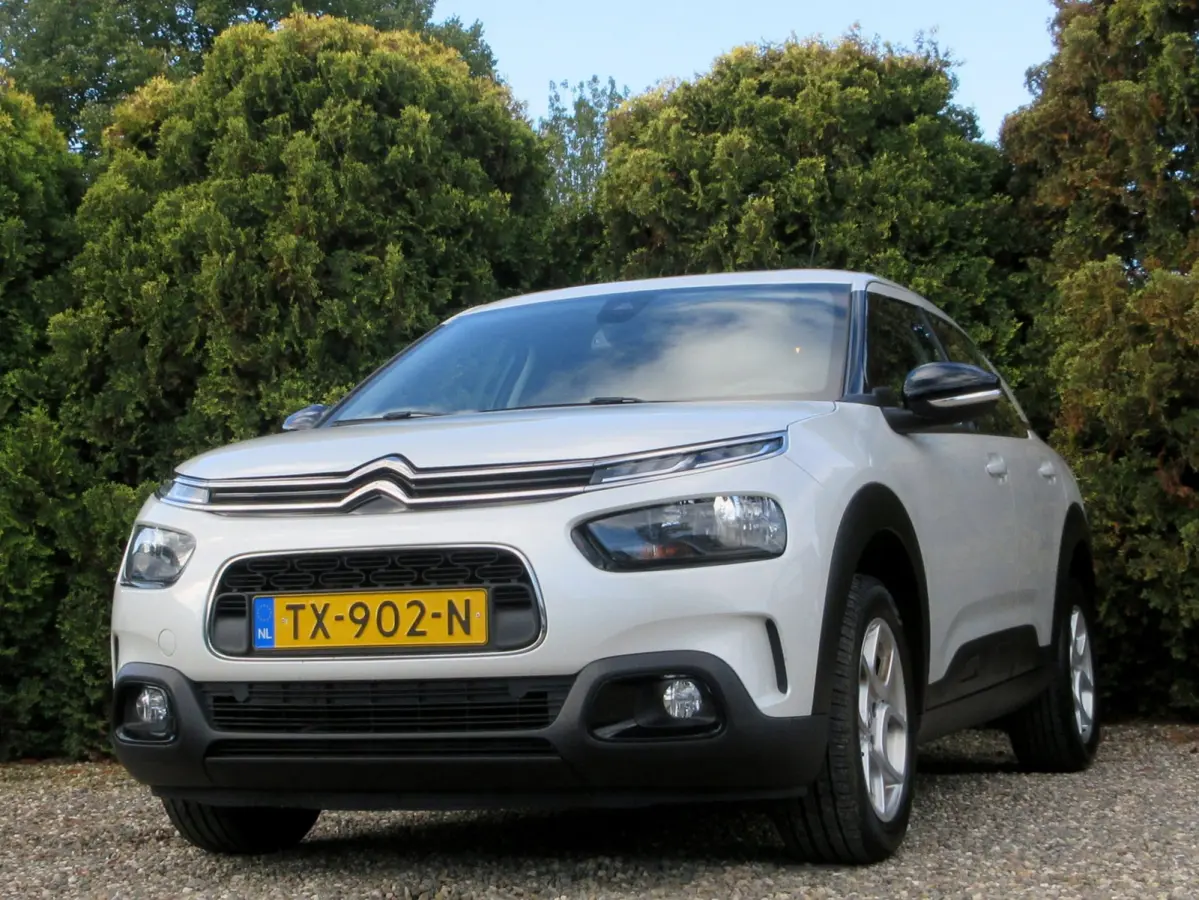 1.2 * Navigatie * Pdc * Carplay *