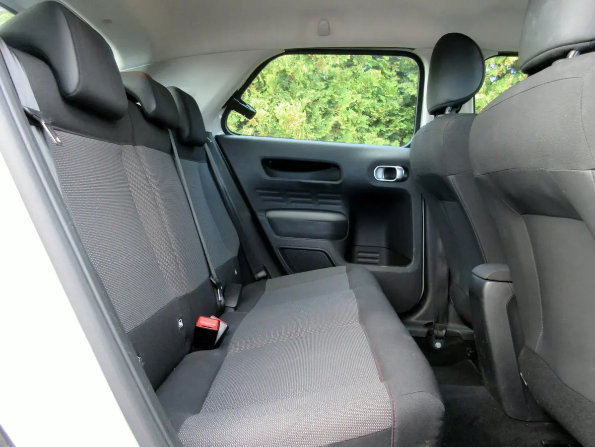 1.2 * Navigatie * Pdc * Carplay *