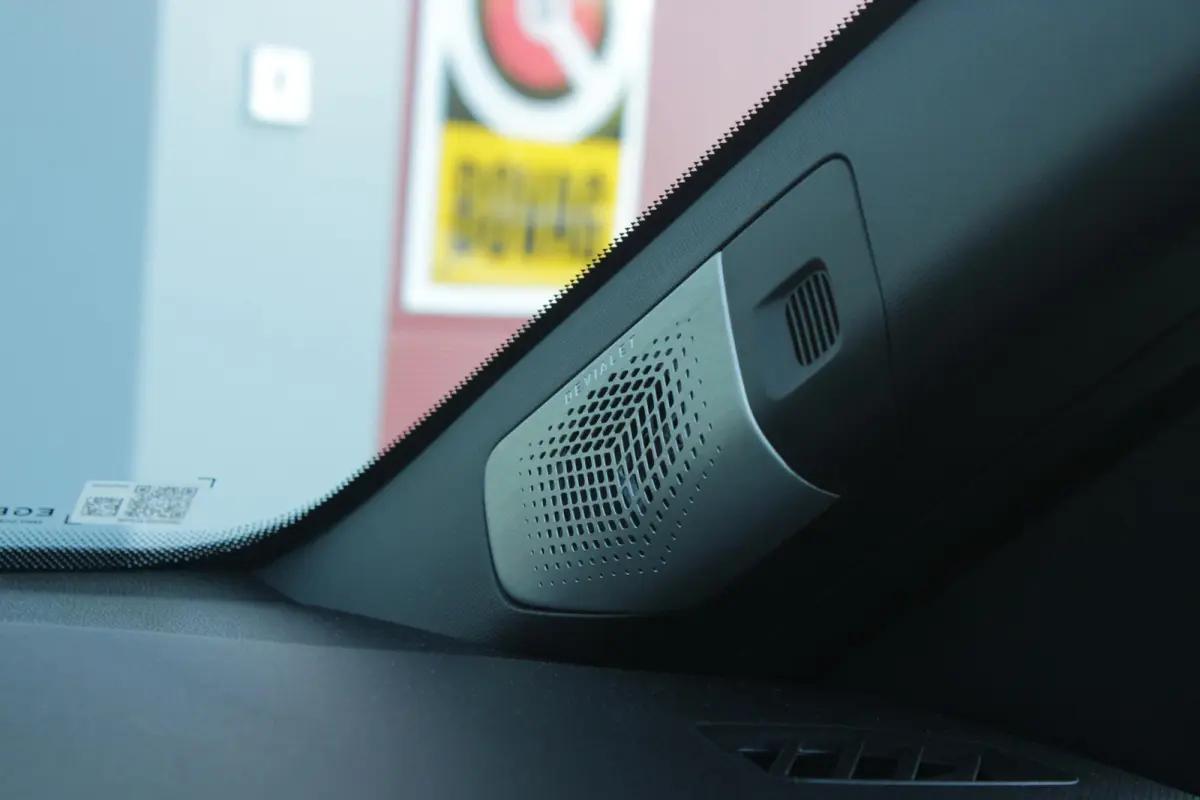GTS 220PK 52 kWh | DEVIALET AUDIO SYSTEM | DRAADLOZE TELEFOONLADER | ELEKTRISCH VERWARMBAAR STUURWIEL | 19" LICHTMETALEN VELGEN "SNOWFLAKE" NOIR BRILLIANT | ALPINE LOGO OP ZIJSCHERMEN | BREM
