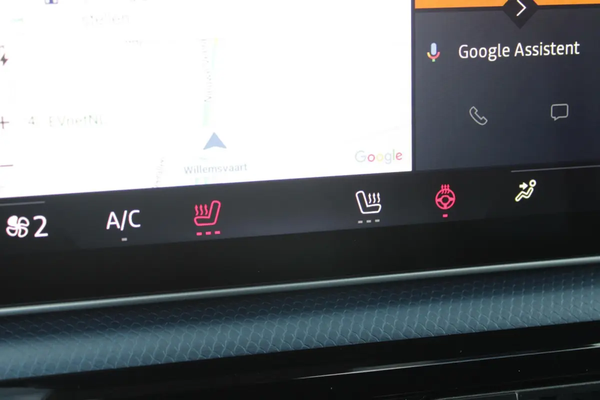 GTS 220PK 52 kWh | DEVIALET AUDIO SYSTEM | DRAADLOZE TELEFOONLADER | ELEKTRISCH VERWARMBAAR STUURWIEL | 19" LICHTMETALEN VELGEN "SNOWFLAKE" NOIR BRILLIANT | ALPINE LOGO OP ZIJSCHERMEN | BREM