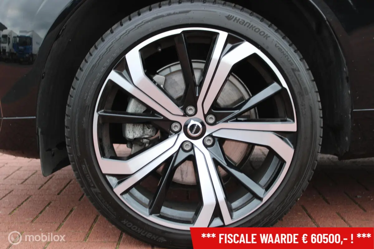 2.0 T6 Plug-in hybrid AWD Plus Black Edition, Panoramadak, 21 Inch LMV + Nieuwe banden, Stoel-stuuren achterbankverwarming, Trekhaak, Donker glas, Navi, App connect, Cruise, Clima
