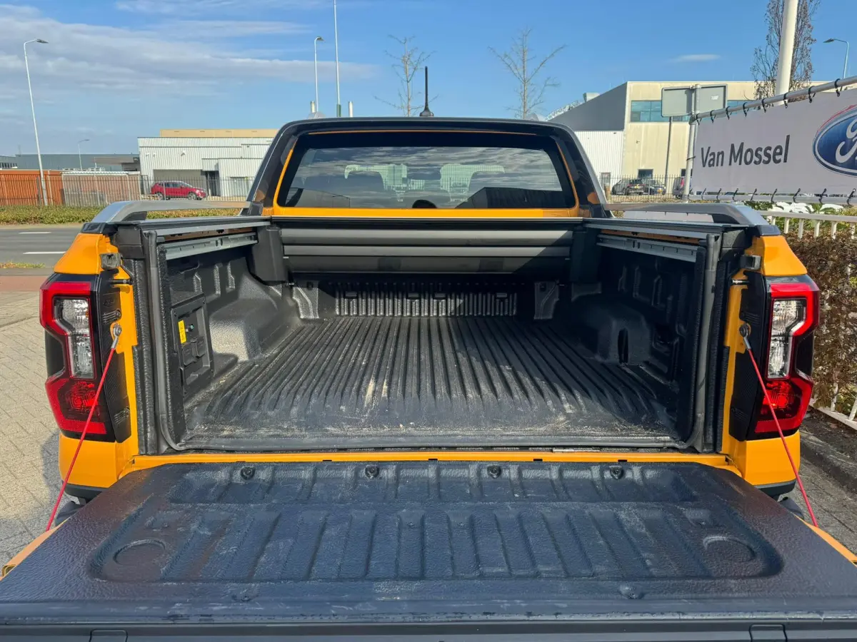 Plug in hybrid Wildtrak Double Cab 2.3 PHEV | DEMOvoertuig vraag naar beschikbaarheid | Trekhaak | Cargo Area Pack | 4-wiel aandrijving | 3500kg trekgewicht |