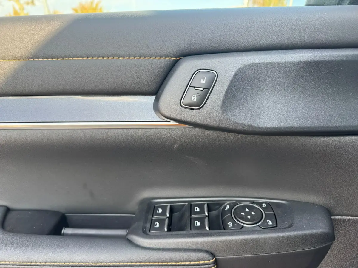 Plug in hybrid Wildtrak Double Cab 2.3 PHEV | DEMOvoertuig vraag naar beschikbaarheid | Trekhaak | Cargo Area Pack | 4-wiel aandrijving | 3500kg trekgewicht |