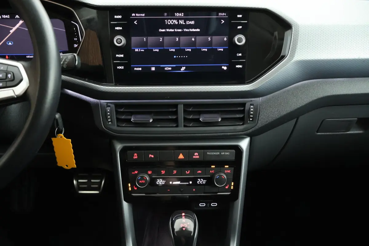 1.0 TSI 110pk DSG R-Line United Stoelverwarming LED Virtual Cockpit Navigatie