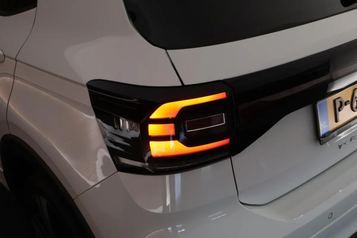 1.0 TSI 110pk DSG R-Line United Stoelverwarming LED Virtual Cockpit Navigatie