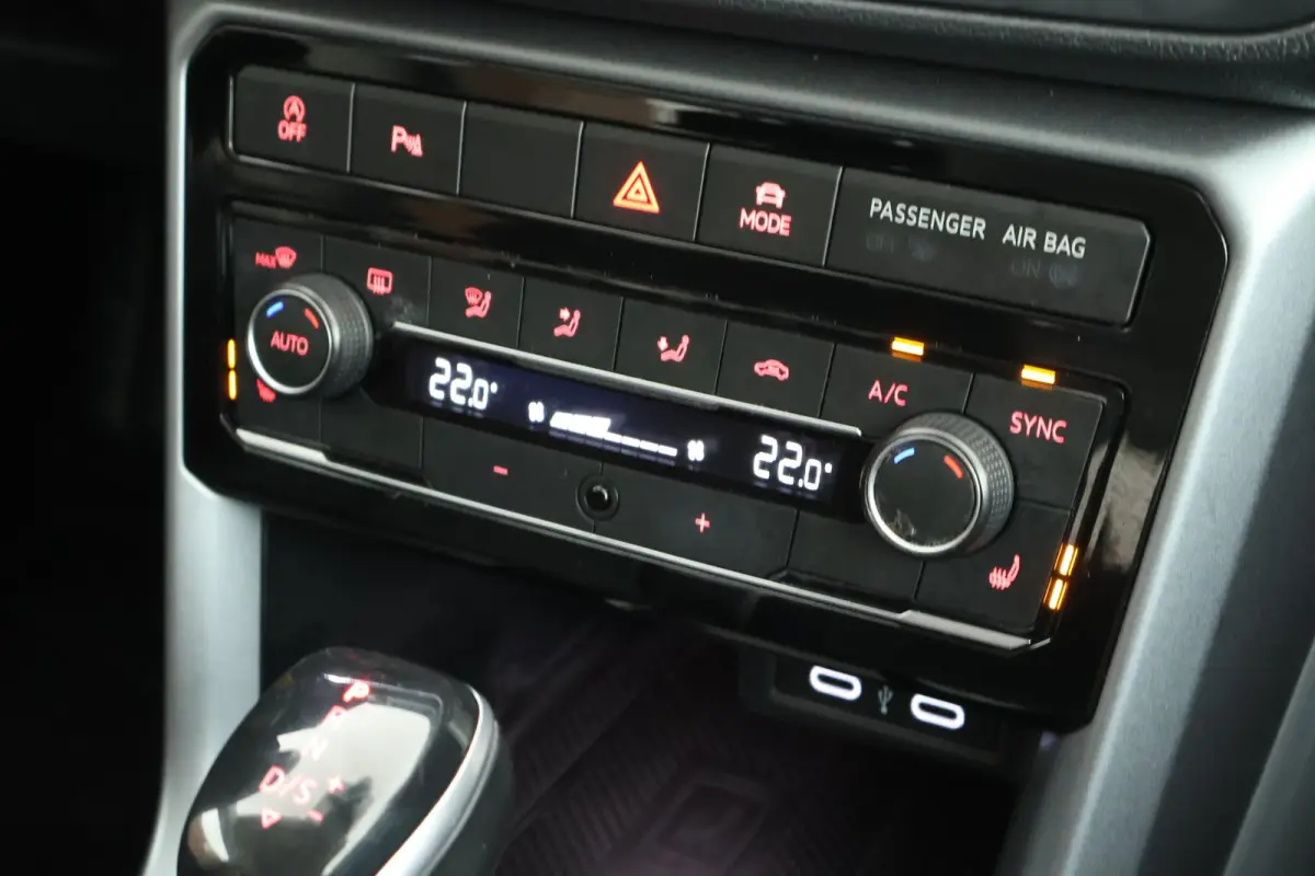 1.0 TSI 110pk DSG R-Line United Stoelverwarming LED Virtual Cockpit Navigatie