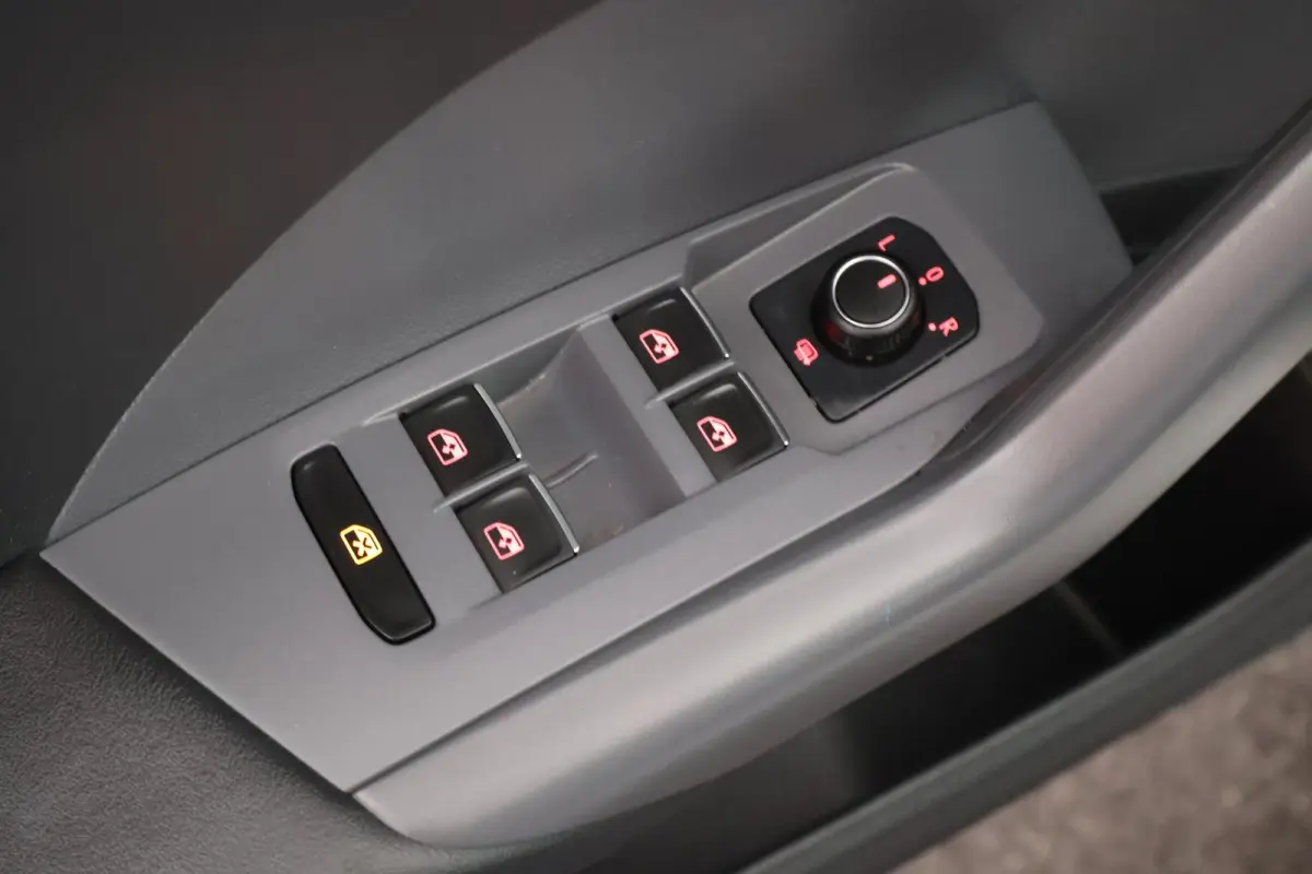 1.0 TSI 110pk DSG R-Line United Stoelverwarming LED Virtual Cockpit Navigatie