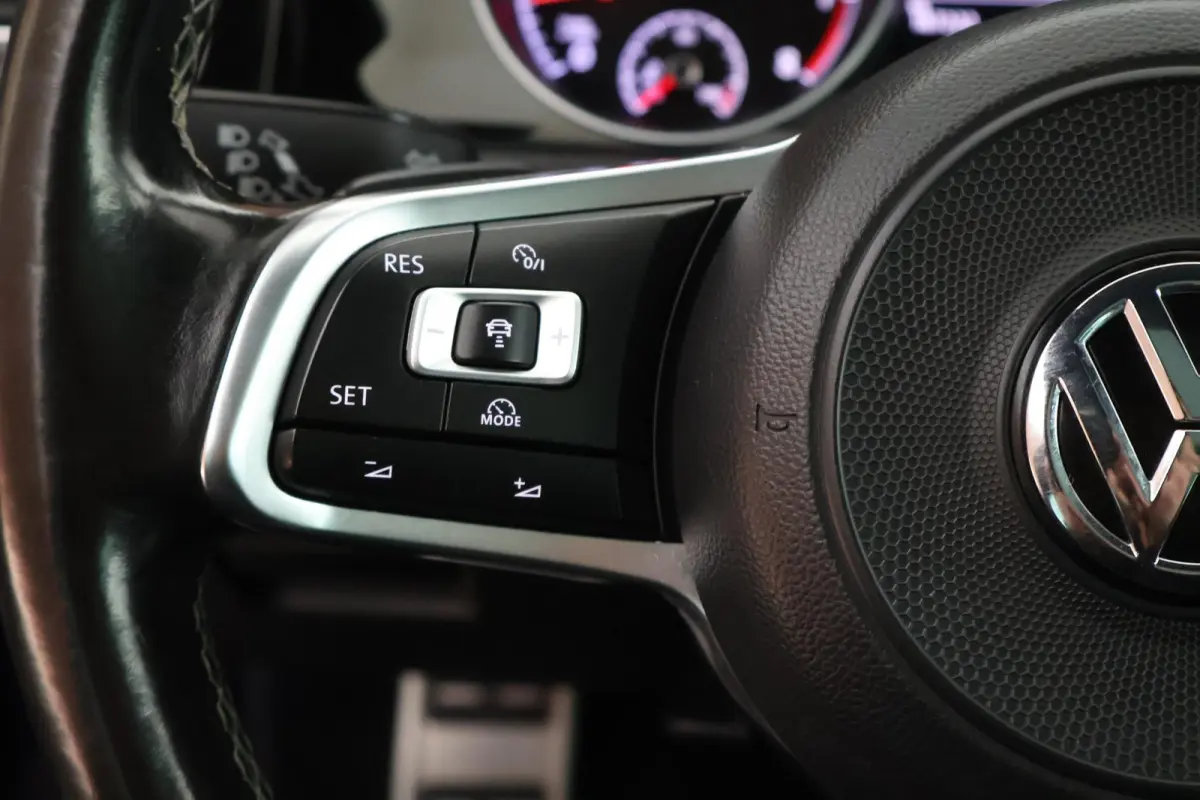 1.4 TSI 150pk DSG 2x R-Line Trekhaak Camera Dynaudio Leder Panoramadak Carplay