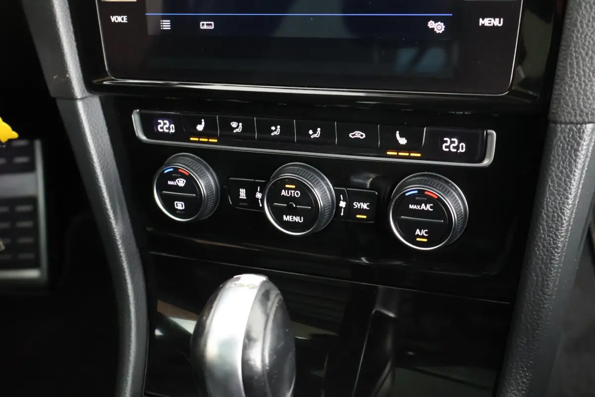 1.4 TSI 150pk DSG 2x R-Line Trekhaak Camera Dynaudio Leder Panoramadak Carplay
