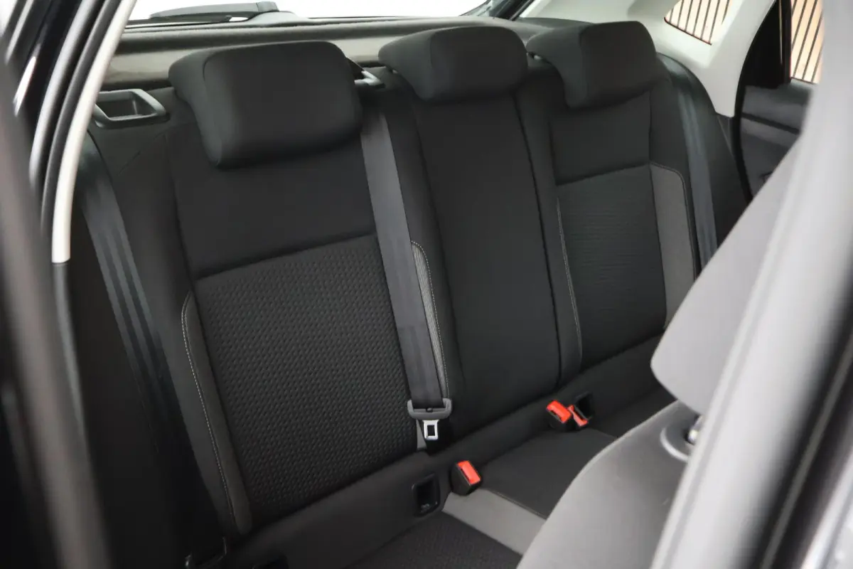 1.0 TSI 95pk Go Parkeersensoren Carplay