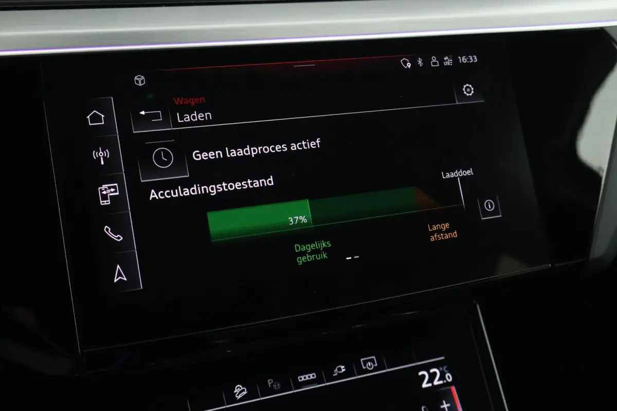 55 quattro S edition 408pk 95 kWh SOH 91% Leder Panoramadak ACC Trekhaak Camera Stoelverwarming Navigatie