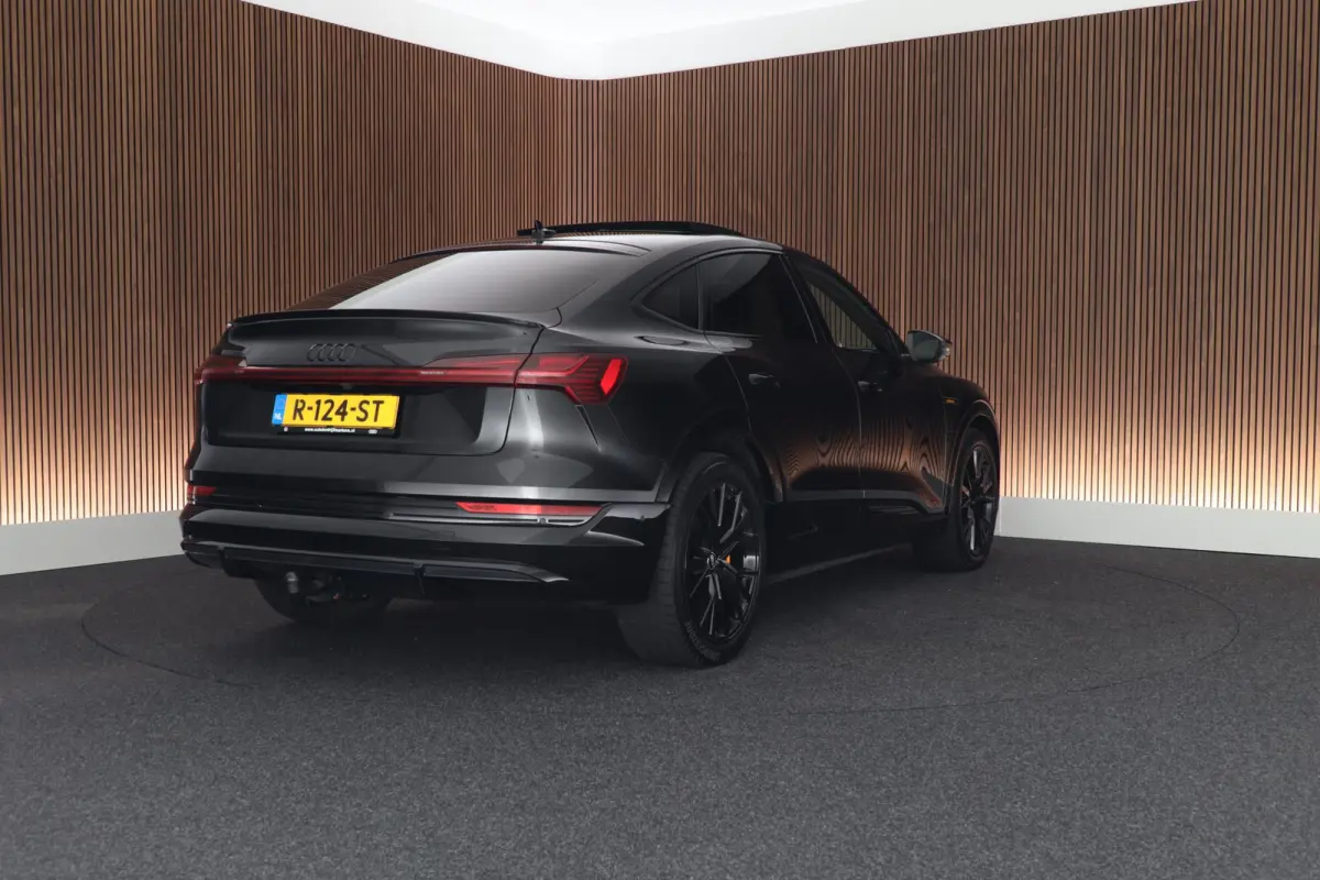 55 quattro S edition 408pk 95 kWh SOH 91% Leder Panoramadak ACC Trekhaak Camera Stoelverwarming Navigatie