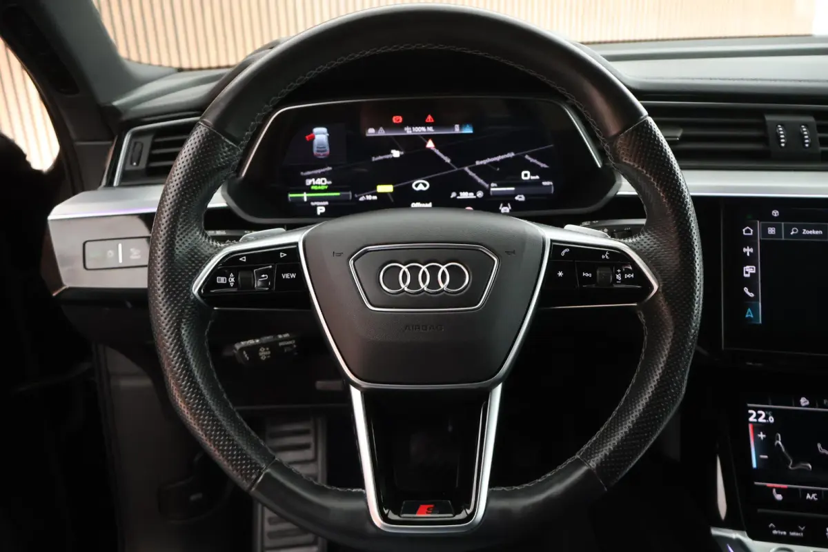 55 quattro S edition 408pk 95 kWh SOH 91% Leder Panoramadak ACC Trekhaak Camera Stoelverwarming Navigatie