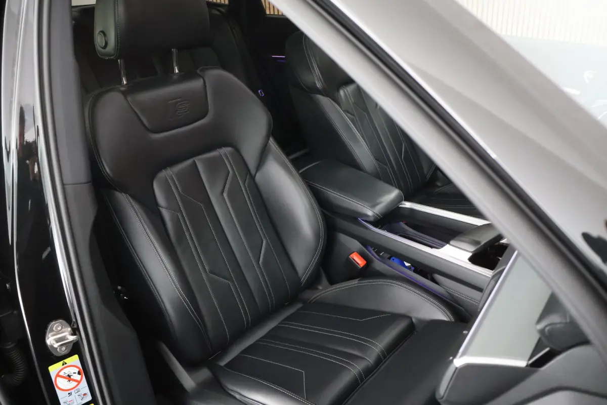 55 quattro S edition 408pk 95 kWh SOH 91% Leder Panoramadak ACC Trekhaak Camera Stoelverwarming Navigatie