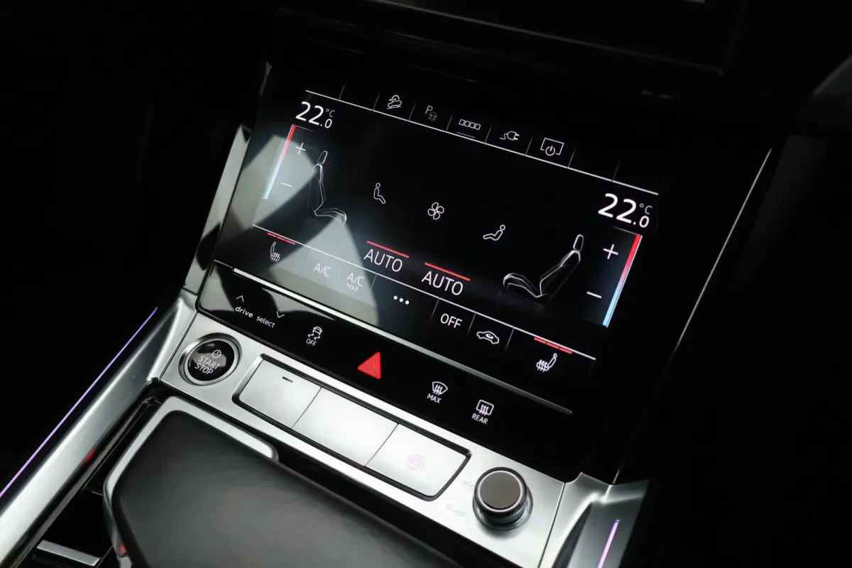 55 quattro S edition 408pk 95 kWh SOH 91% Leder Panoramadak ACC Trekhaak Camera Stoelverwarming Navigatie