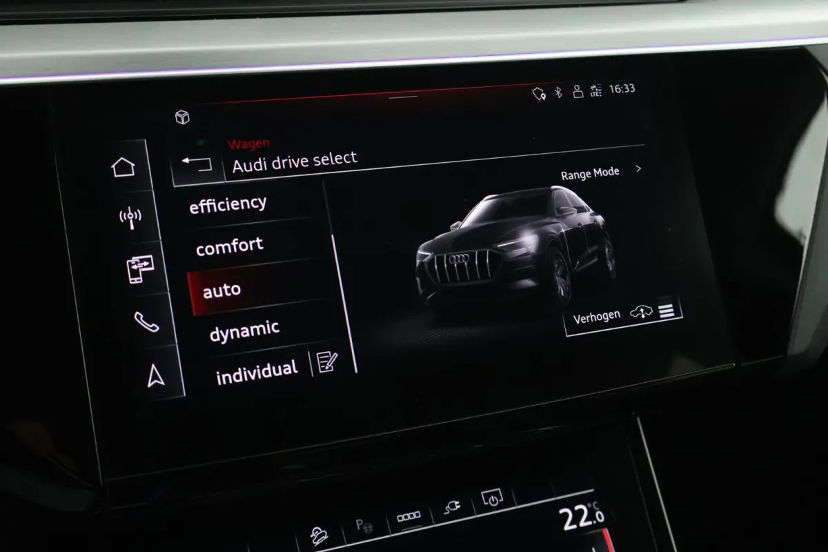 55 quattro S edition 408pk 95 kWh SOH 91% Leder Panoramadak ACC Trekhaak Camera Stoelverwarming Navigatie
