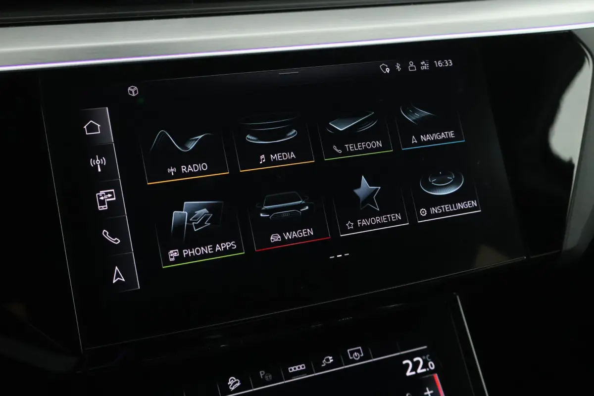 55 quattro S edition 408pk 95 kWh SOH 91% Leder Panoramadak ACC Trekhaak Camera Stoelverwarming Navigatie