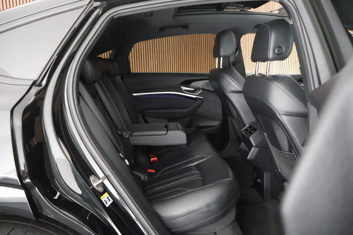 55 quattro S edition 408pk 95 kWh SOH 91% Leder Panoramadak ACC Trekhaak Camera Stoelverwarming Navigatie