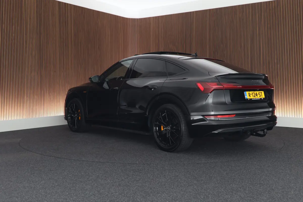 55 quattro S edition 408pk 95 kWh SOH 91% Leder Panoramadak ACC Trekhaak Camera Stoelverwarming Navigatie