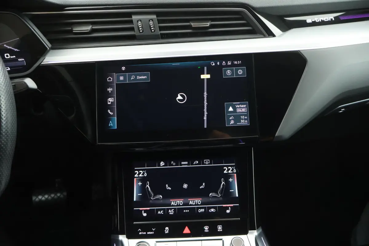 55 quattro S edition 408pk 95 kWh SOH 91% Leder Panoramadak ACC Trekhaak Camera Stoelverwarming Navigatie