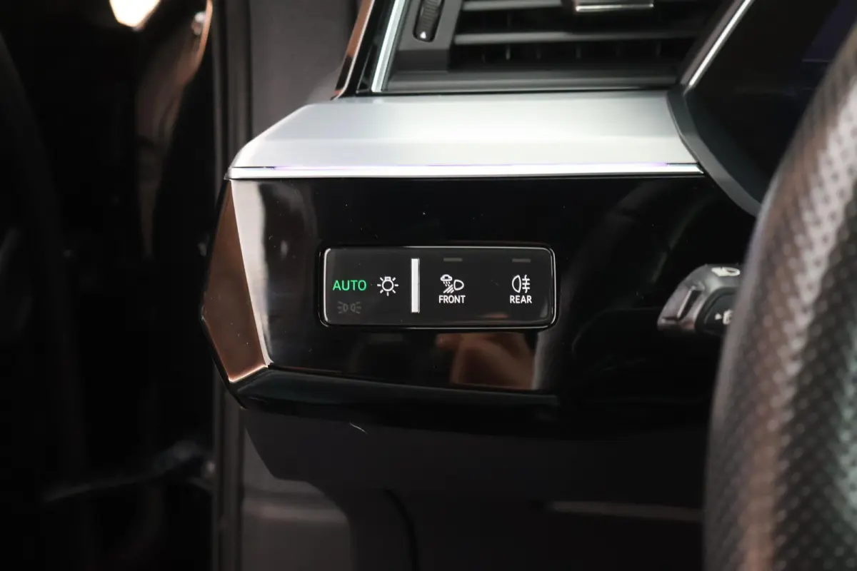 55 quattro S edition 408pk 95 kWh SOH 91% Leder Panoramadak ACC Trekhaak Camera Stoelverwarming Navigatie