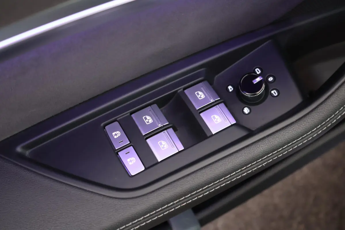 55 quattro S edition 408pk 95 kWh SOH 91% Leder Panoramadak ACC Trekhaak Camera Stoelverwarming Navigatie