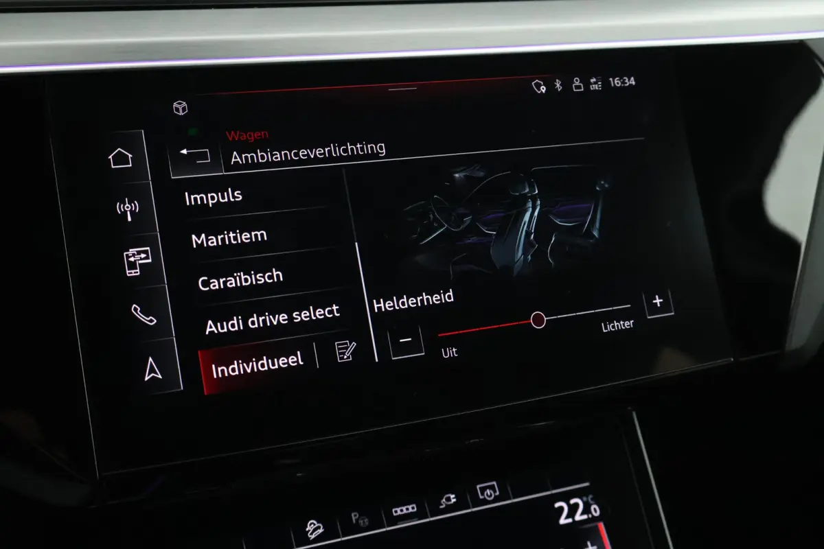 55 quattro S edition 408pk 95 kWh SOH 91% Leder Panoramadak ACC Trekhaak Camera Stoelverwarming Navigatie