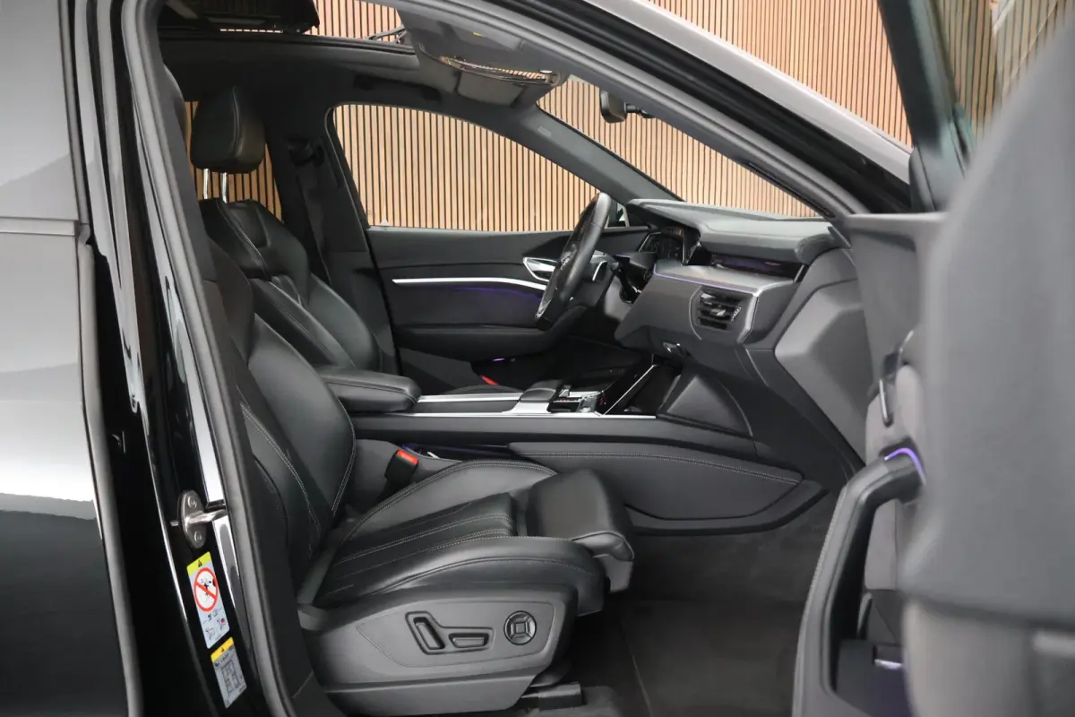 55 quattro S edition 408pk 95 kWh SOH 91% Leder Panoramadak ACC Trekhaak Camera Stoelverwarming Navigatie