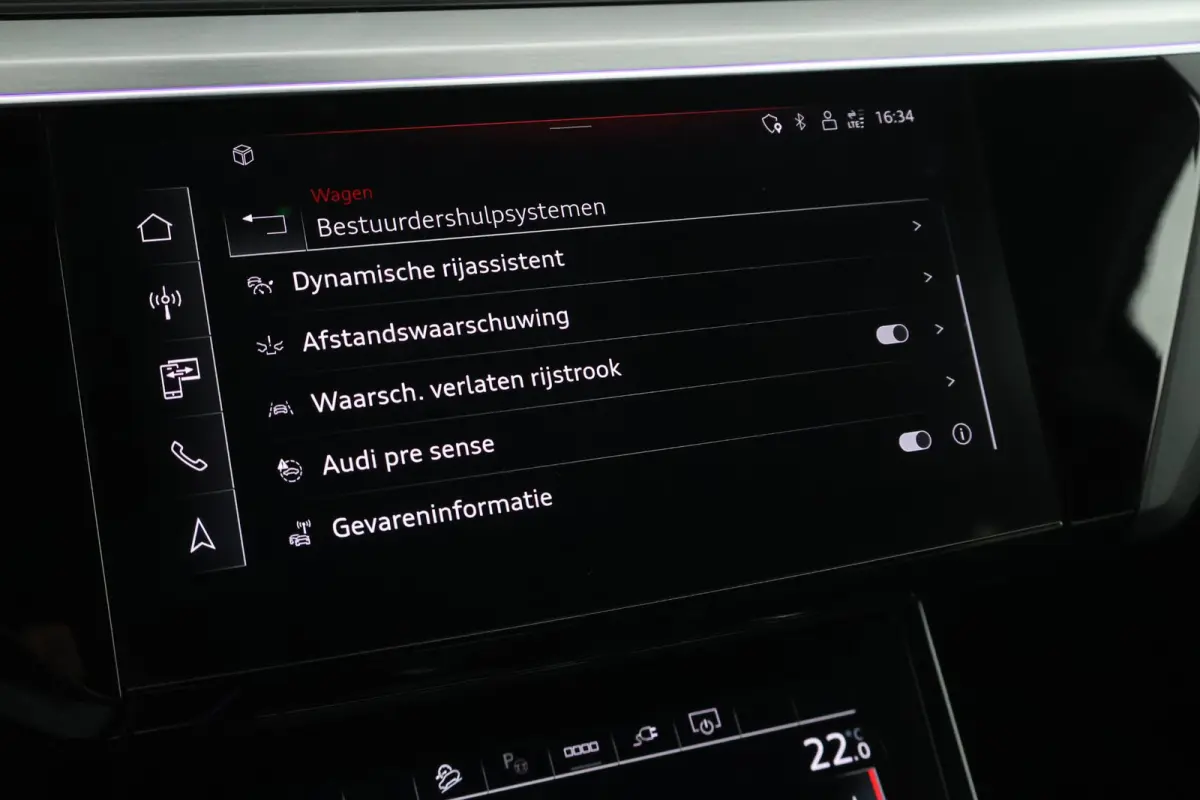 55 quattro S edition 408pk 95 kWh SOH 91% Leder Panoramadak ACC Trekhaak Camera Stoelverwarming Navigatie