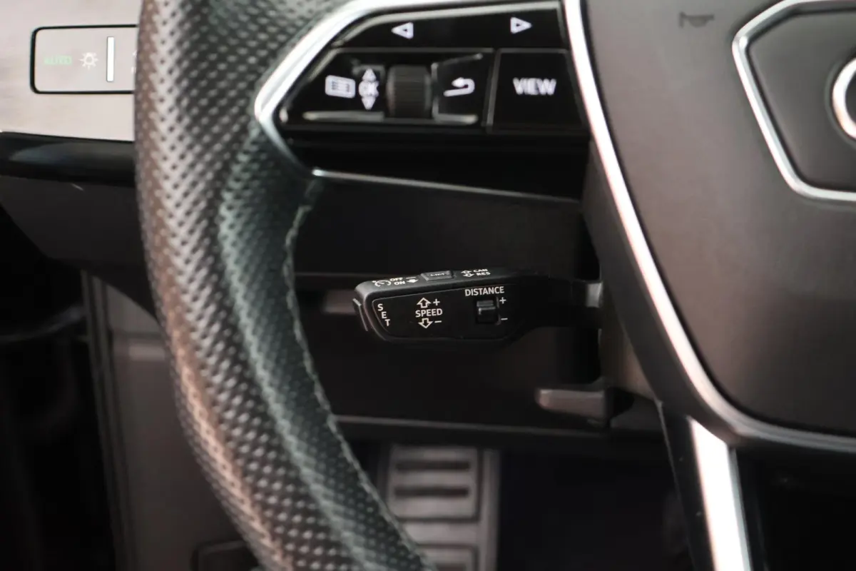 55 quattro S edition 408pk 95 kWh SOH 91% Leder Panoramadak ACC Trekhaak Camera Stoelverwarming Navigatie